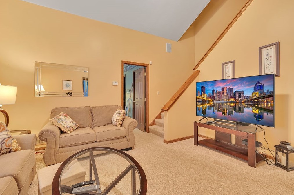 1026 Timberwood Dr, Beaver Falls, PA 15010