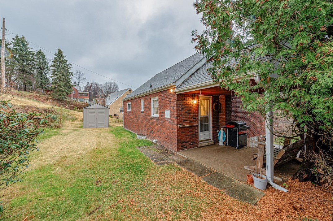 3544 Ridgeway Dr, Bethel Park, PA 15102-3002