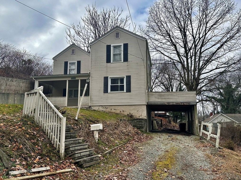 1004 Virginia St, Jeannette, PA 15644-1661