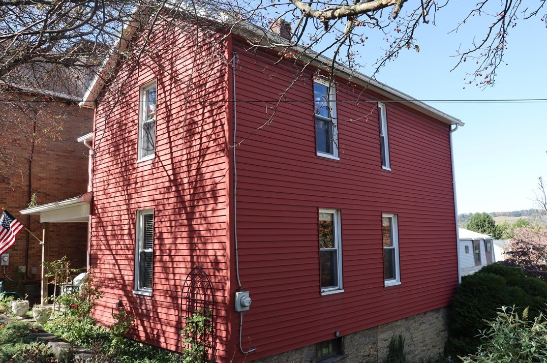 419 N Market St, Ligonier, PA 15658
