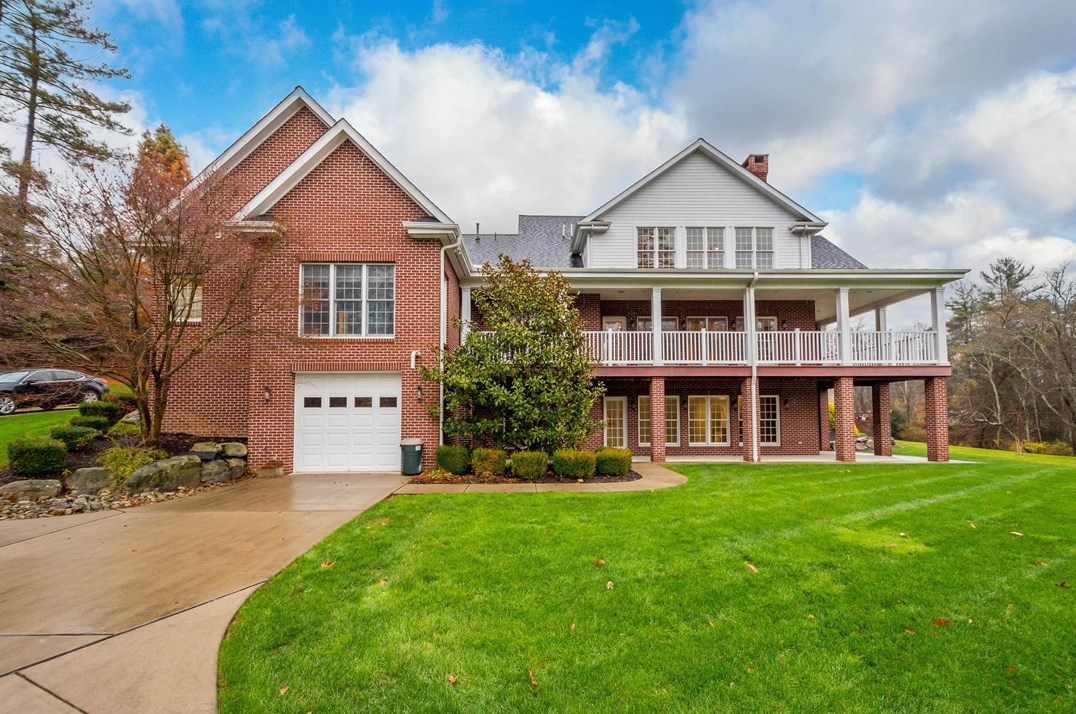 2015 Stillwater Dr, Gibsonia, PA 15044