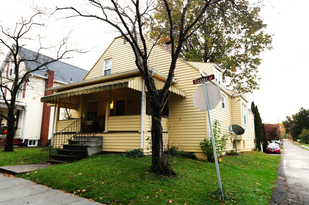 424 Center St, Zelienople, PA 16063