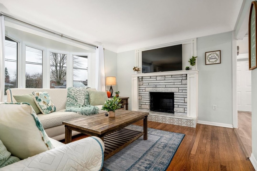 129 Claridge Dr, Moon Twp PA  15108-3281 exterior