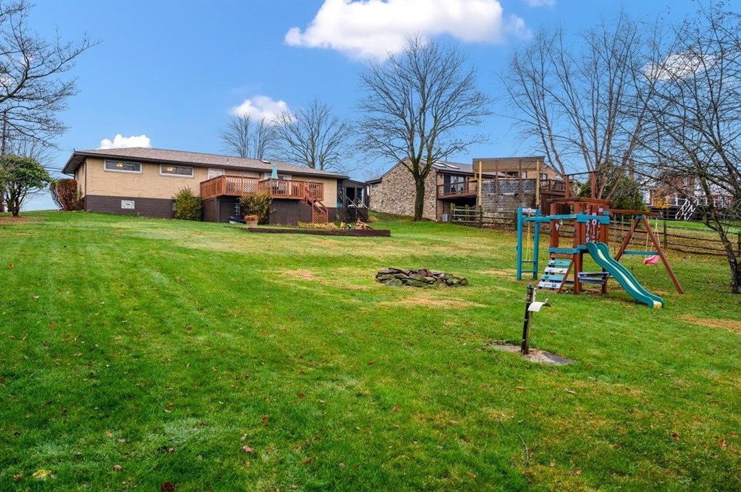 129 Claridge Dr, Moon Twp PA  15108-3281 exterior