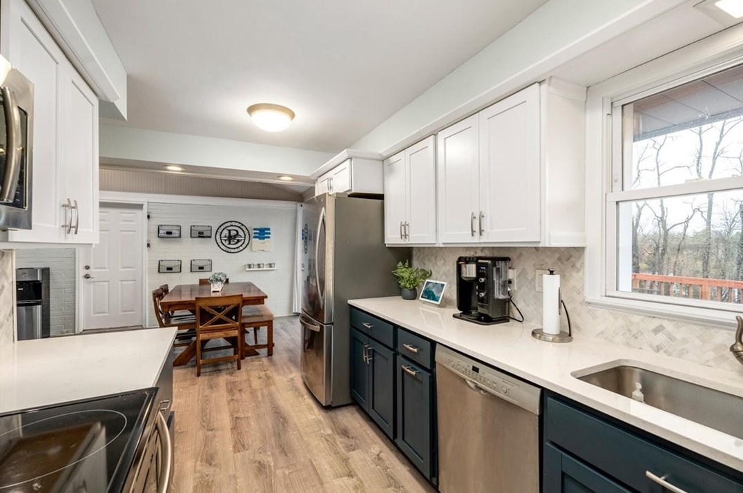 129 Claridge Dr, Moon Twp PA  15108-3281 exterior