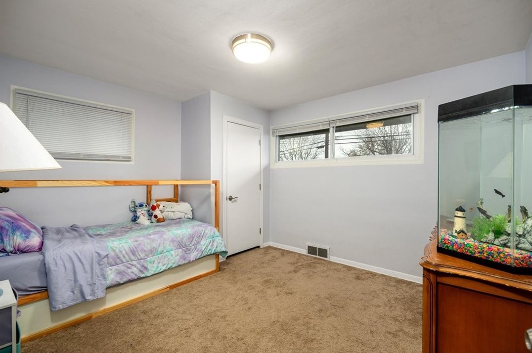 129 Claridge Dr, Moon Twp PA  15108-3281 exterior