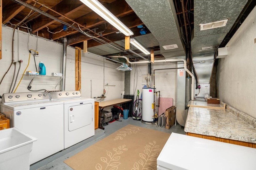 129 Claridge Dr, Moon Twp PA  15108-3281 exterior