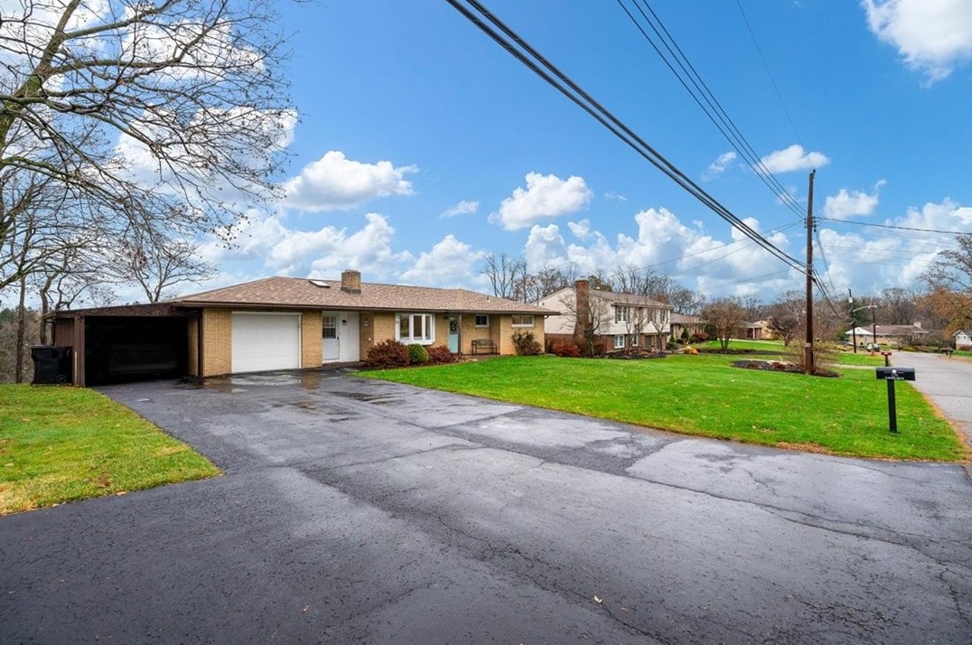 129 Claridge Dr, Moon Twp PA  15108-3281 exterior