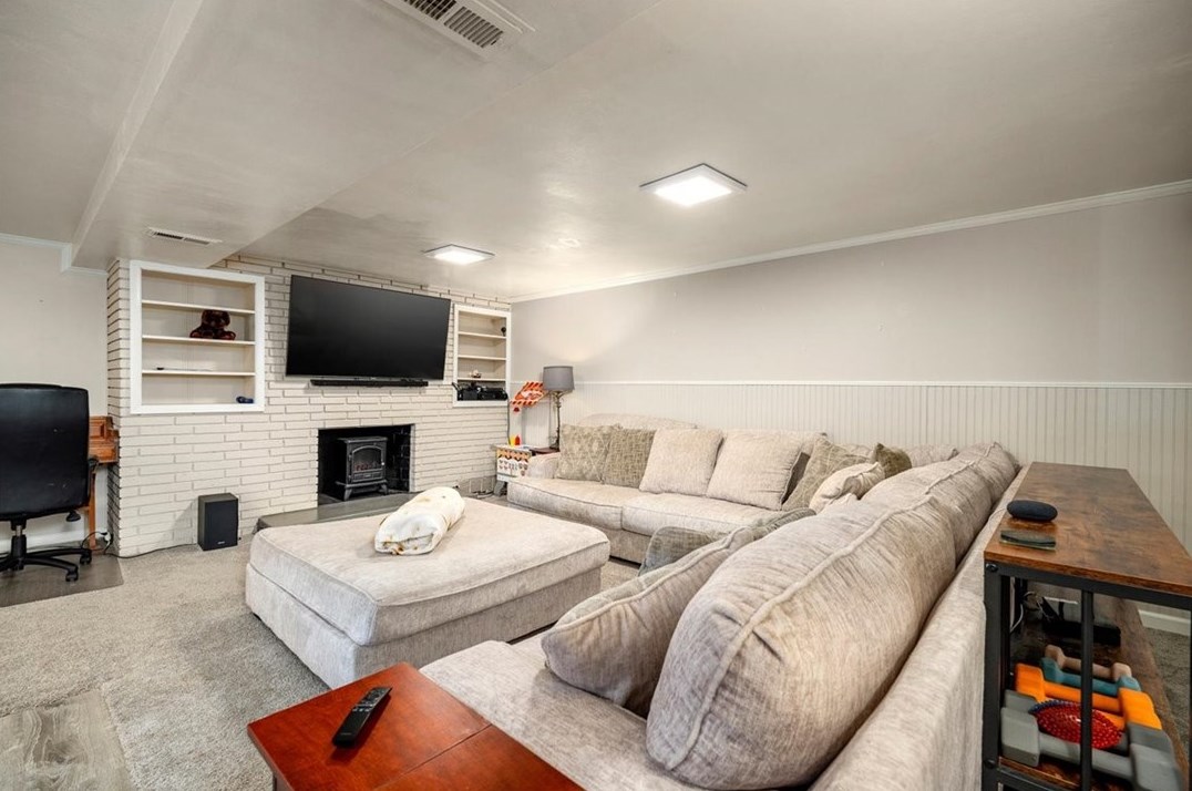 129 Claridge Dr, Moon Twp PA  15108-3281 exterior