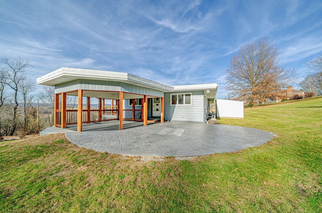 709 Hillside Ave, Ligonier, PA 15658