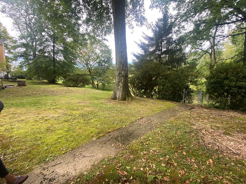 7743 Mt Carmel Rd, Verona, PA 15147