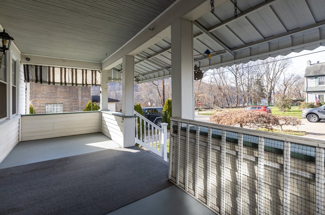 215 Allegheny Ave, Cheswick, PA 15024