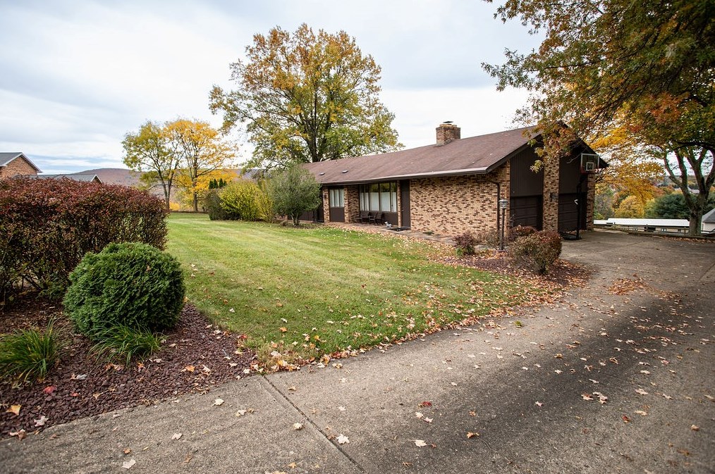 208 Lexington Pl, Oliphant Furnace, PA 15401-5622