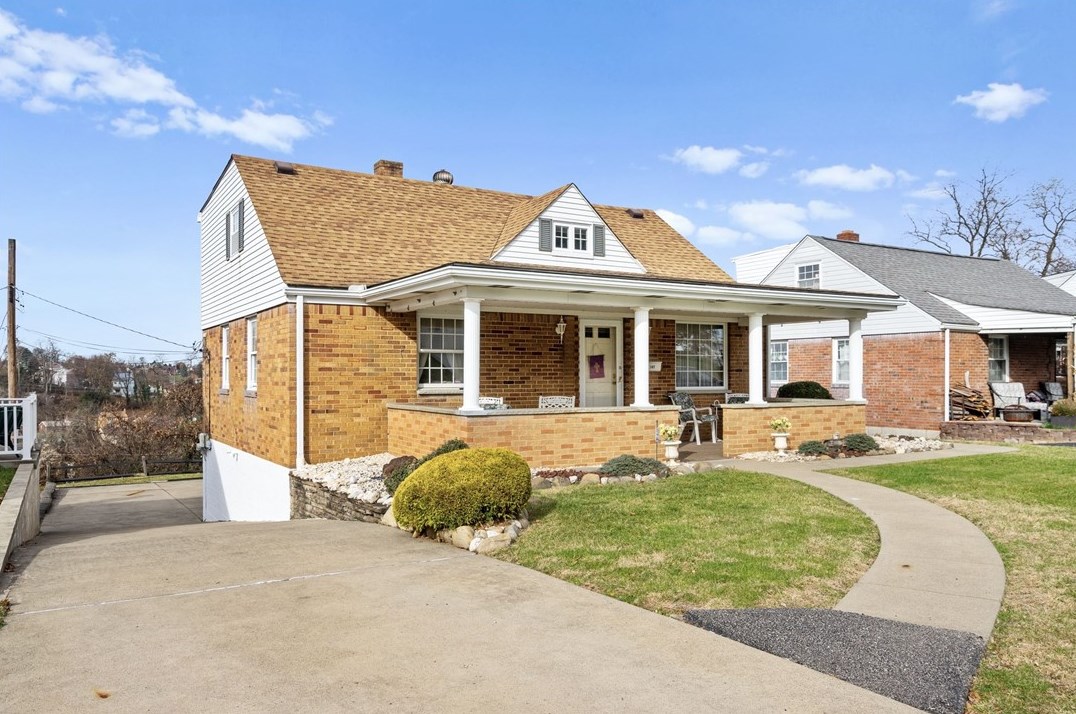 147 Video Dr, Whitaker, PA 15120