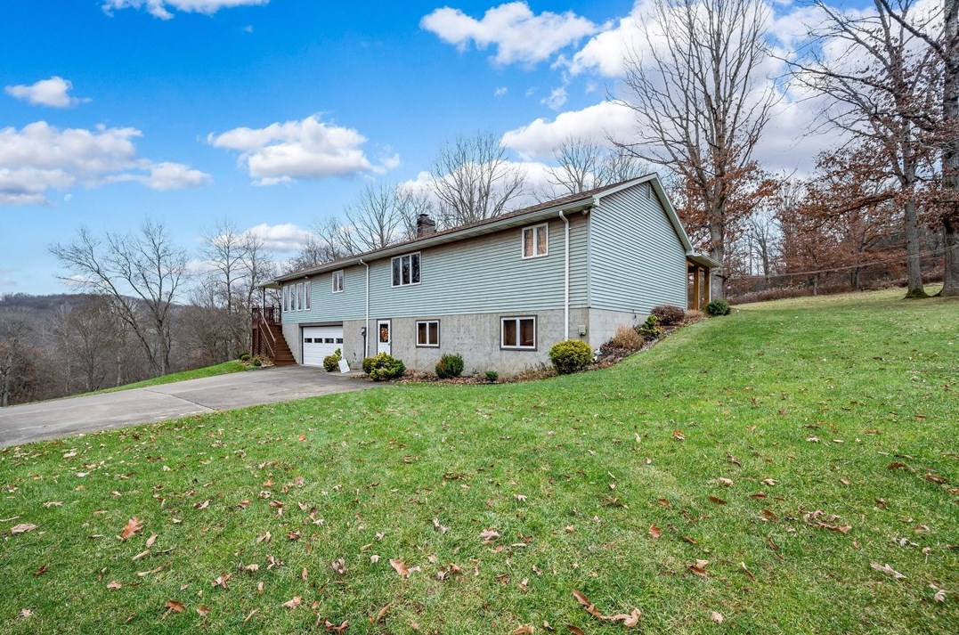 756 Clearfield Rd, Fenelton, PA 16034-9718