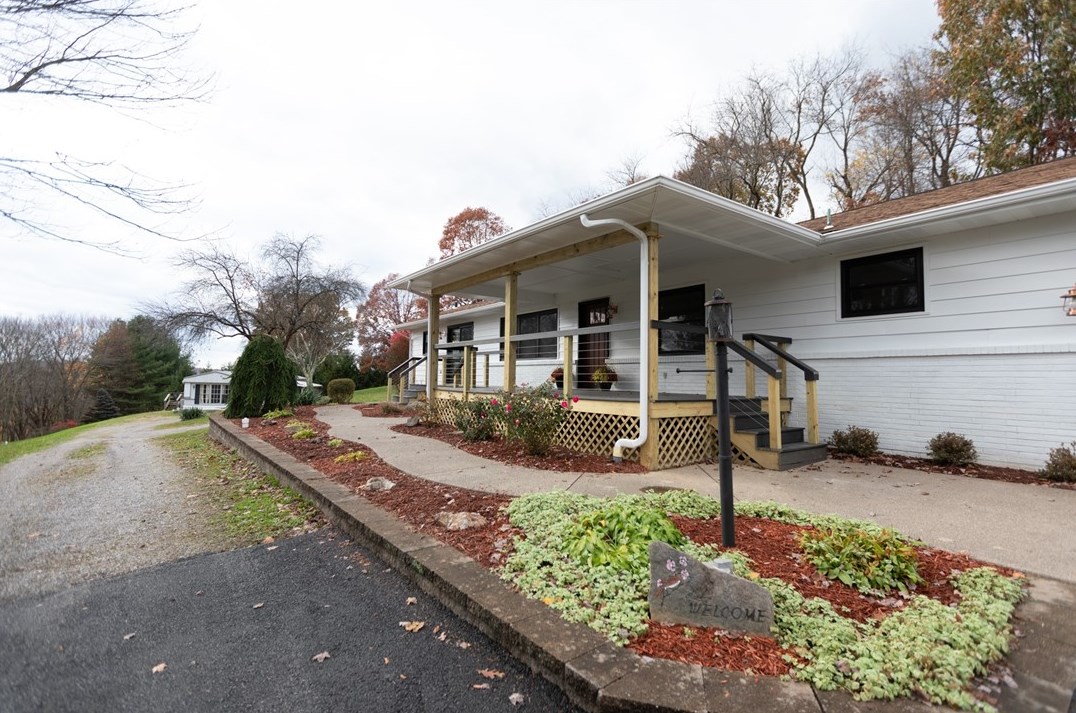 107 Gray Ln, Seven Fields, PA 16046