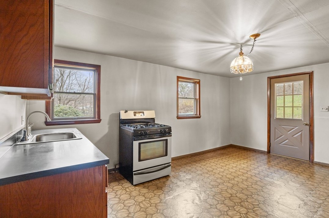 5620 Community Center Dr, Gibsonia, PA 15044