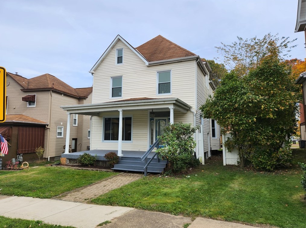 131 E Adams Ave, Vandergrift, PA 15690