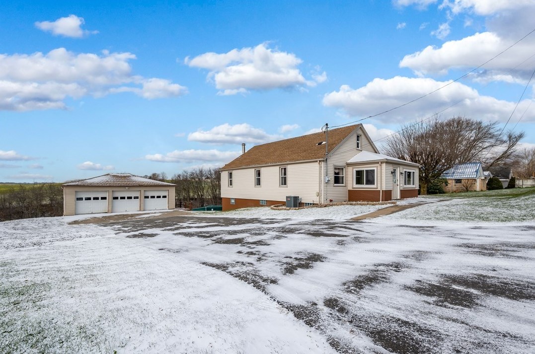 2114 Highland Dr, Butler, PA 16002-1038