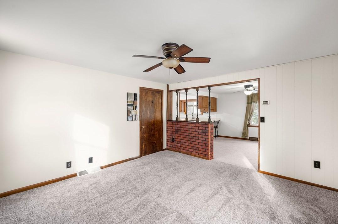 2114 Highland Dr, Butler PA  16002-1038 exterior