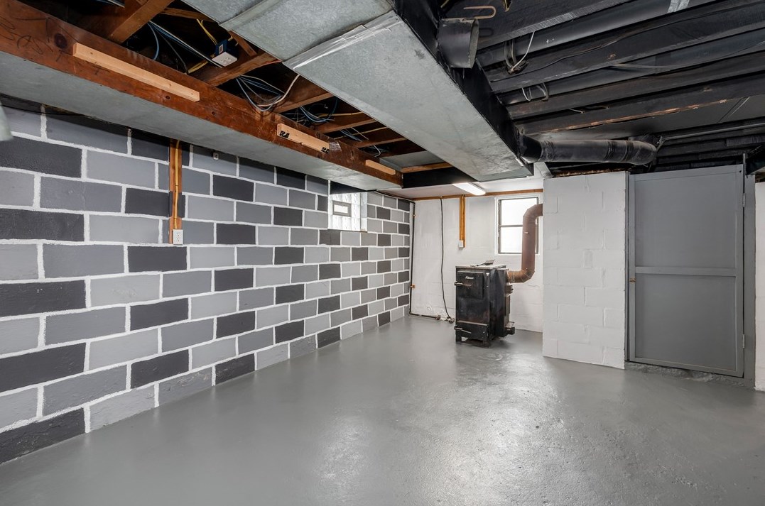 2114 Highland Dr, Butler PA  16002-1038 exterior