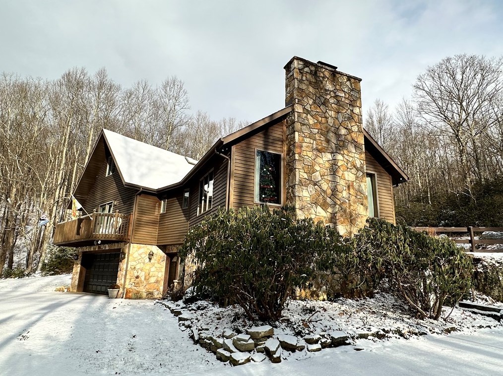 2847 National Pike, Chalk Hill, PA 15421