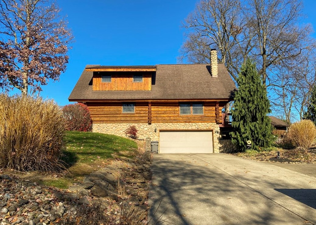 285 Laurel Ave, Ellwood City, PA 16117-6426