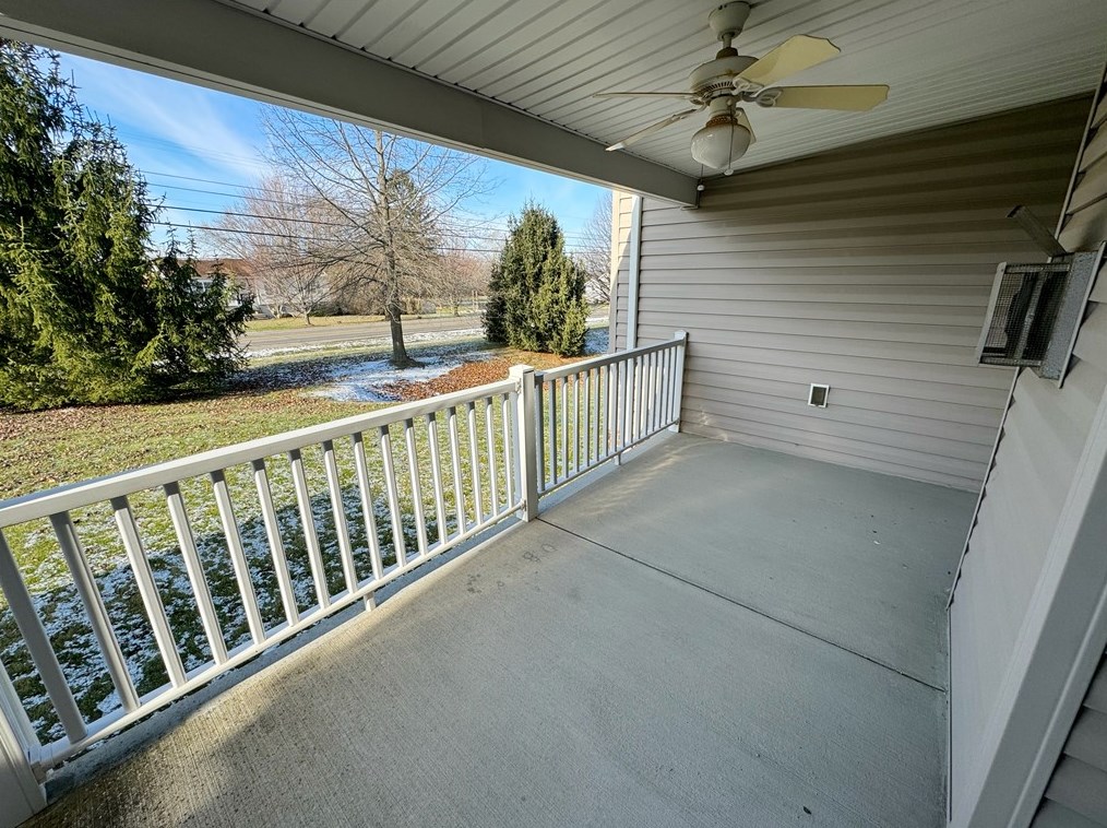 9 Manor Dr, Grove City, PA 16127-6371