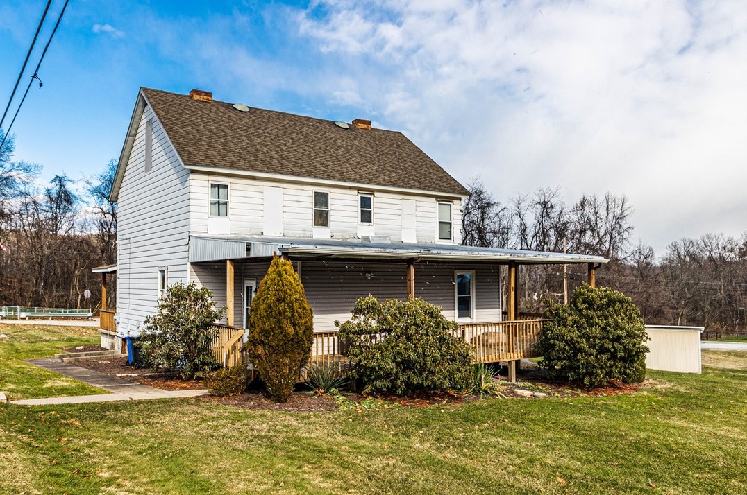 1281 Sumac St, Westmoreland City, PA 15692-1252