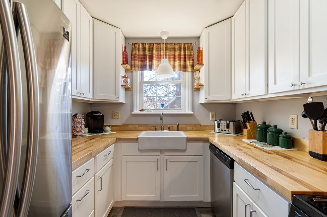5322 Studebaker St, Bethel Park PA  15102-3654 exterior