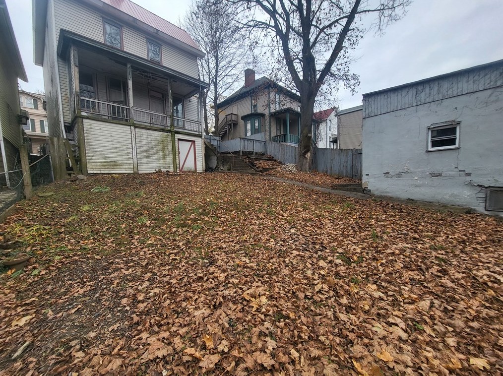 413 Maple Ave, Greensburg PA  15601-1820 exterior