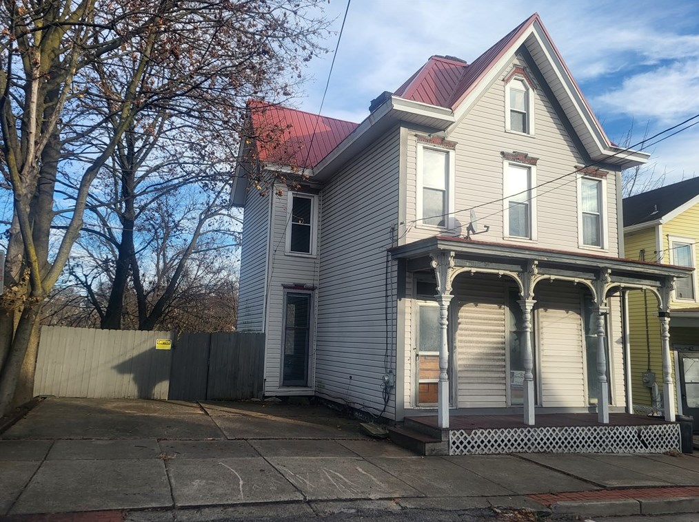 413 Maple Ave, Greensburg, PA 15601-1820