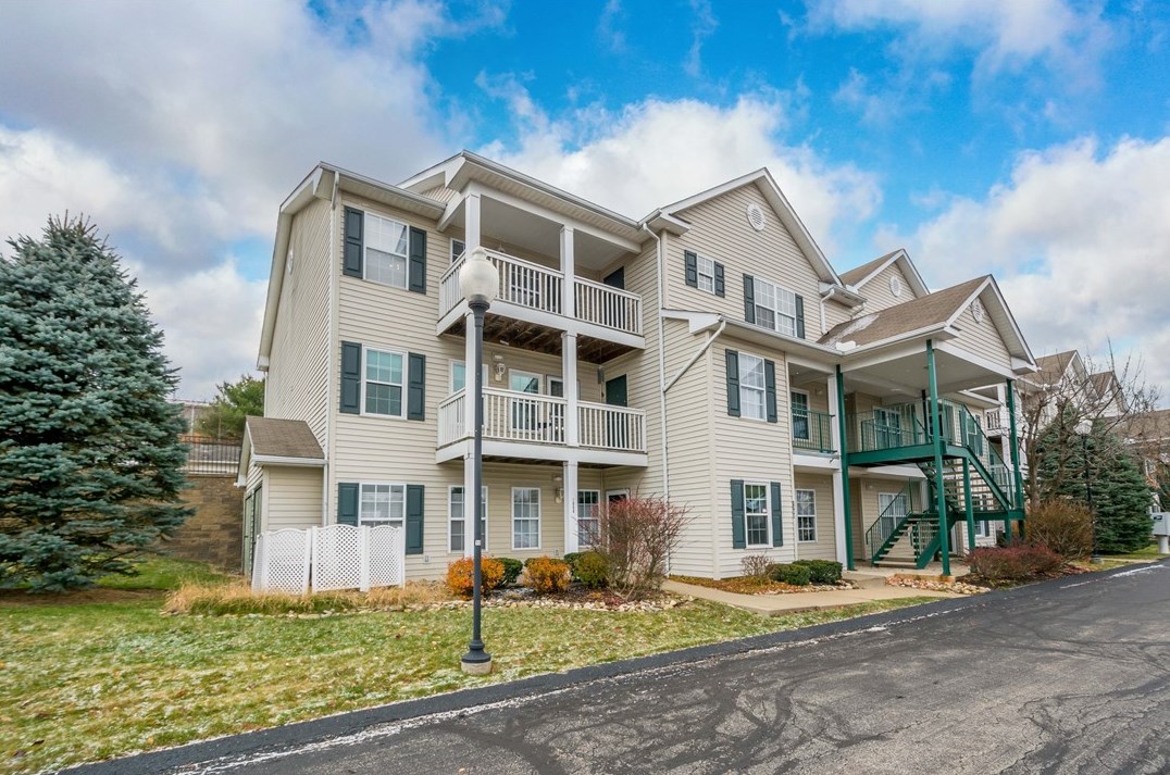 1008 Lenox Dr, Bethel Park, PA 15102-2935