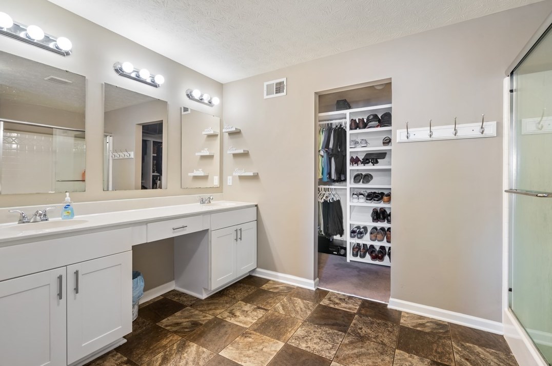 216 Country Barn Rd, Houston PA  15342-1074 exterior