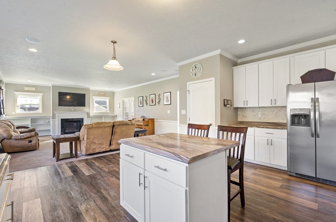 216 Country Barn Rd, Houston PA  15342-1074 exterior