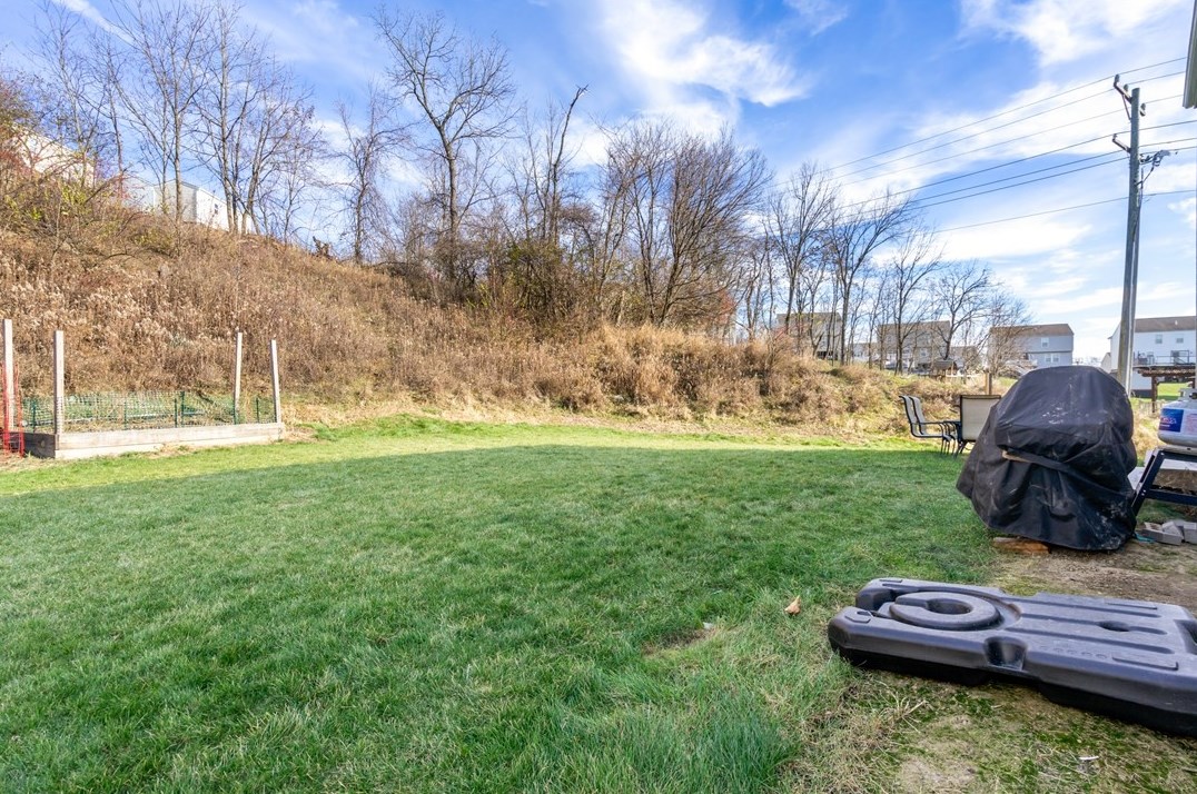 216 Country Barn Rd, Houston PA  15342-1074 exterior