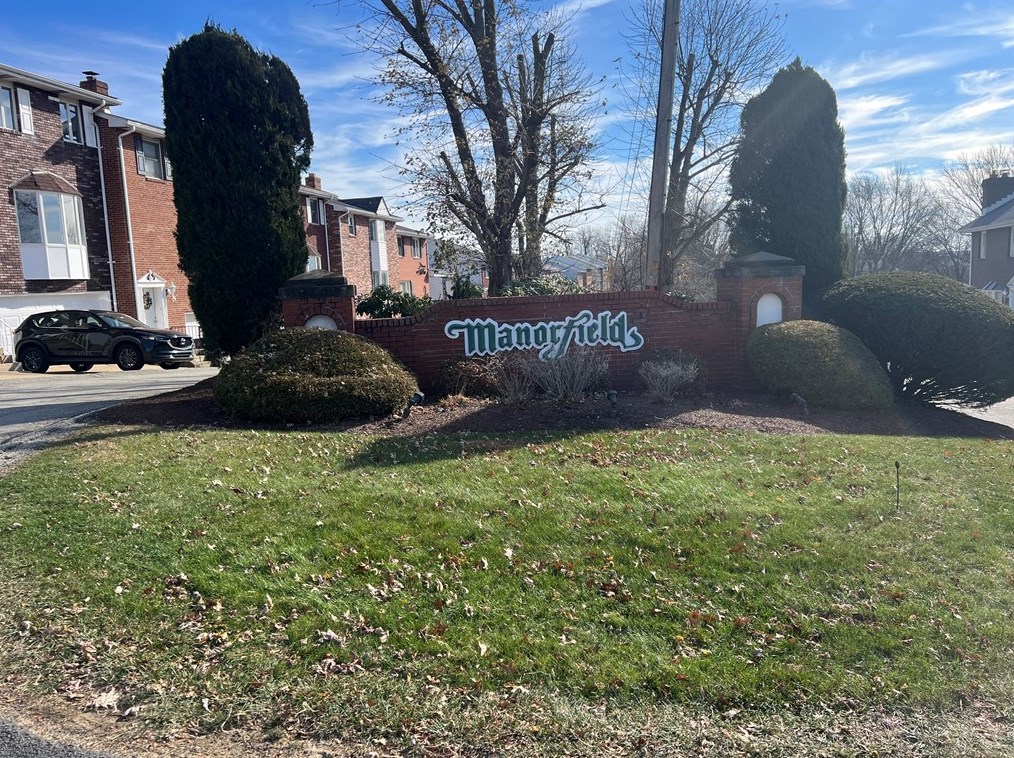 45 Manorfield Cir, Delmont, PA 15626