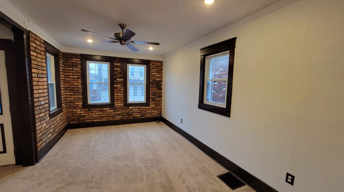 30 E 1st Ave, Latrobe, PA 15650