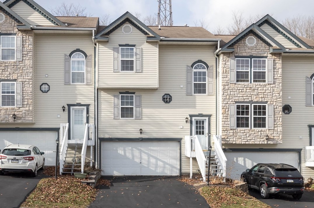 121 Cathedral Ct, Collier Township, PA 15106-2263