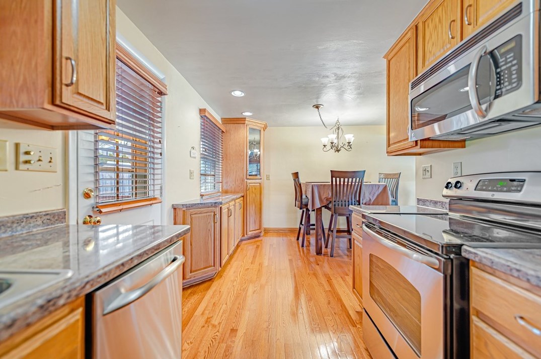 10 Concord Dr, North Huntingdon, PA 15642-9131
