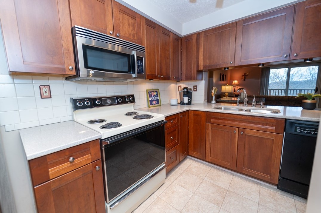 209 Olde Orchard Dr South, Bridgeville, PA 15017