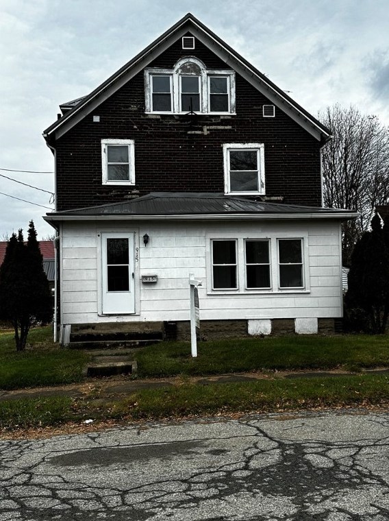 915 March St, Hermitage, PA 16146
