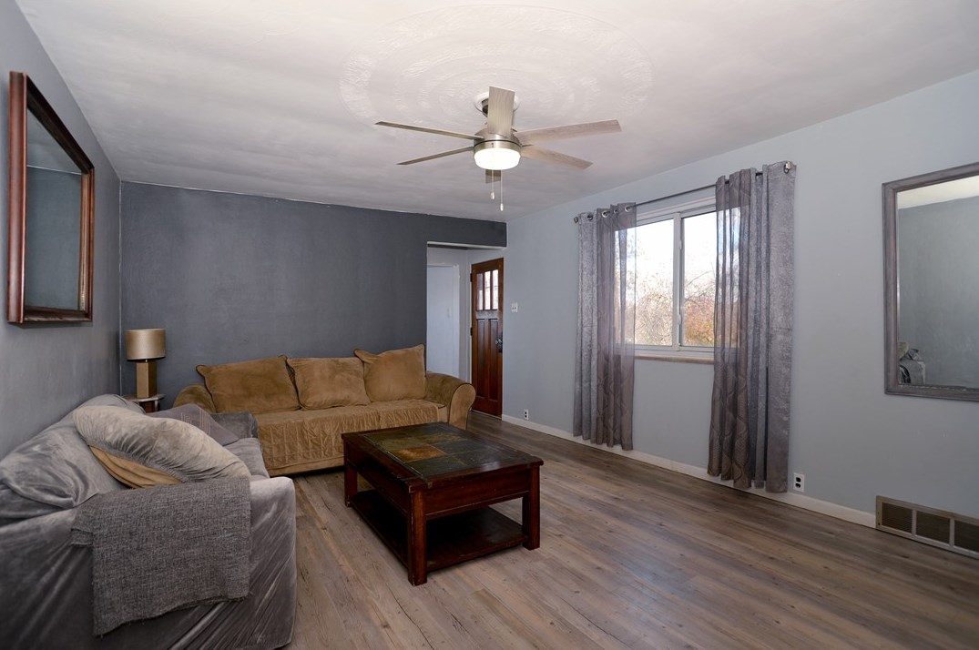 17 Green Oak Dr, Moon Twp, PA 15108-3705