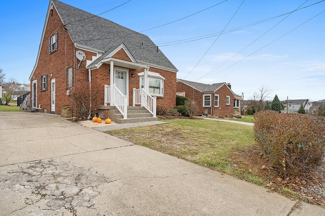 1008 1st St, Canonsburg, PA 15317-1834