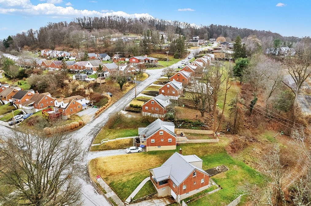303 Henry St, Jeannette, PA 15644