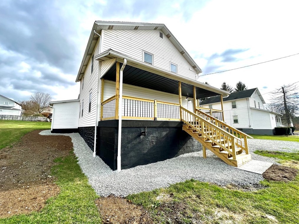 138 1st St, Allison, PA 15413-9608