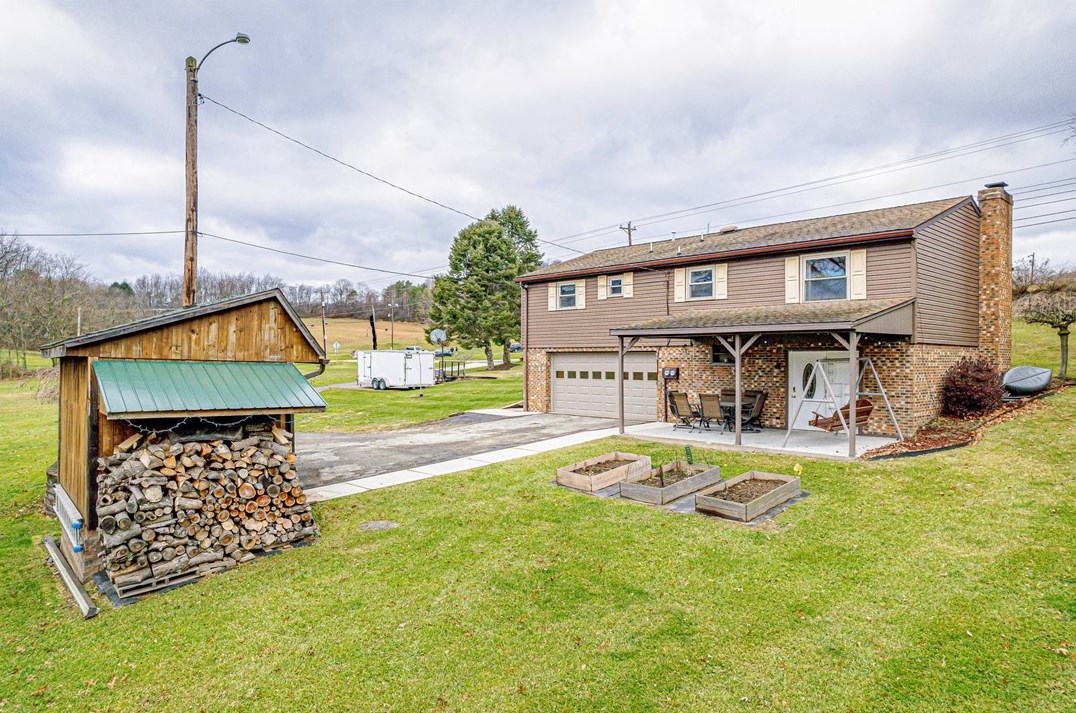 4009 Warren Rd, Indiana, PA 15701-9181