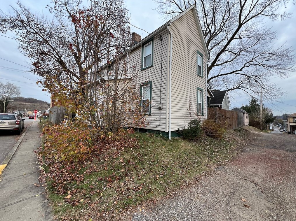 391 Webster St, Rochester, PA 15074-2023