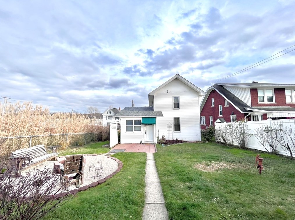 317 4th St, Youngwood, PA 15697-1311