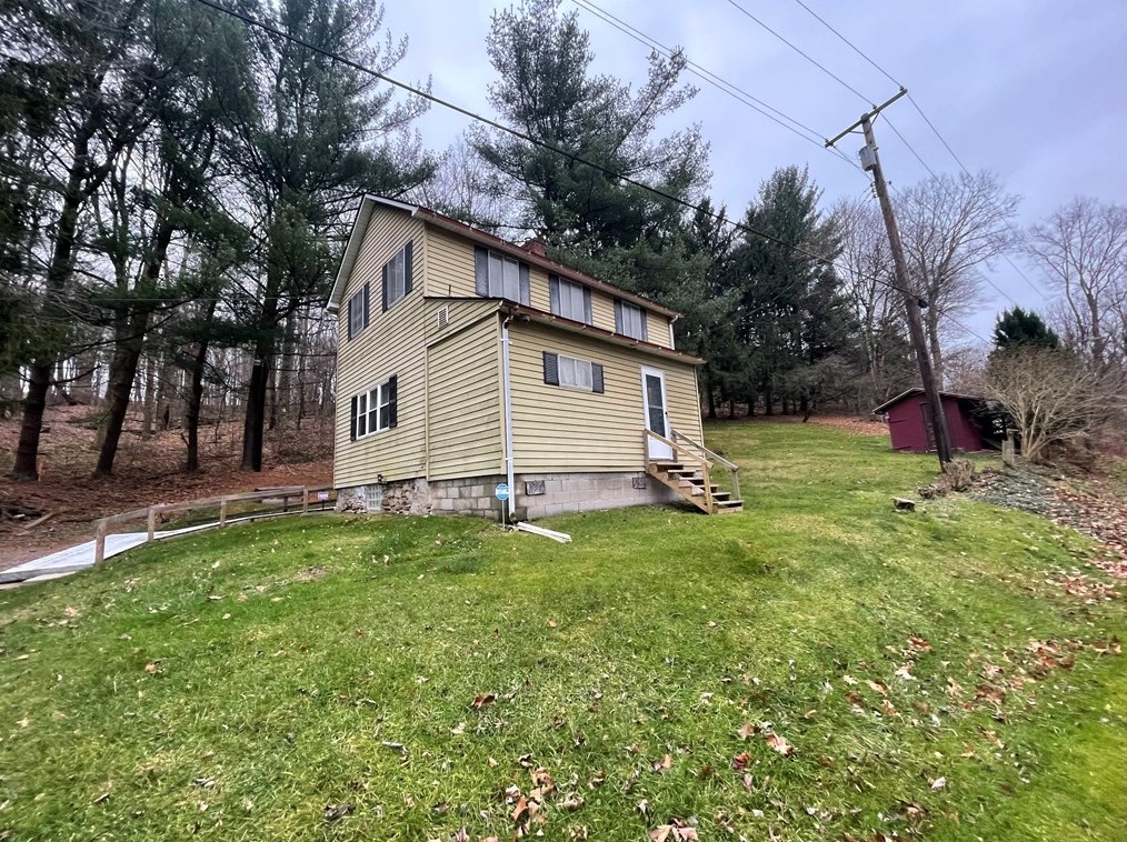 4551 Hollow Rd, New Castle, PA 16101